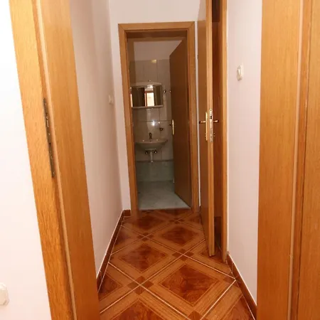 Apartments And Rooms By The Sea Pag - 6311 3*