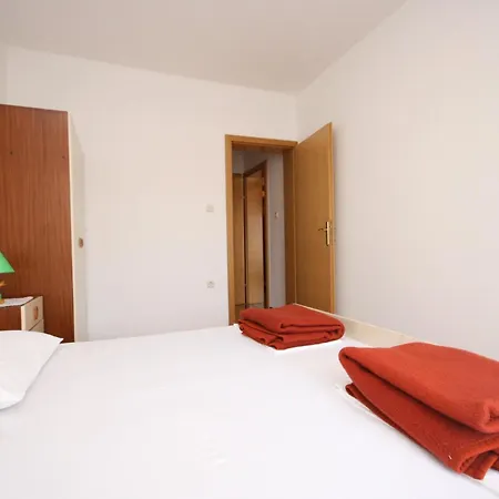 Gasthof Apartments And Rooms By The Sea Pag - 6311 Pag Town
