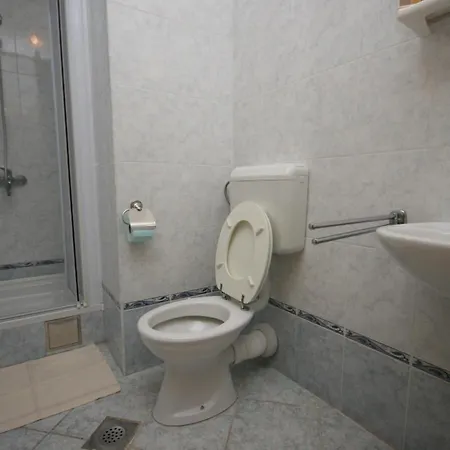 Apartments And Rooms By The Sea Pag - 6311 Guest house