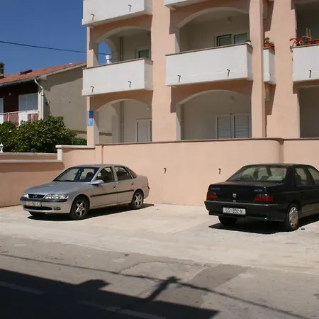 Apartments And Rooms By The Sea Pag - 6311 Πανσιόν 3*