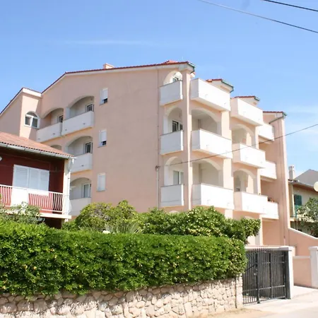 Apartments And Rooms By The Sea Pag - 6311 Guest house