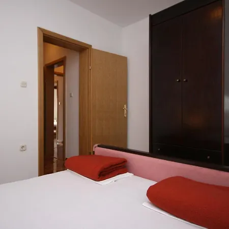 Apartments And Rooms By The Sea Pag - 6311 Guest house 3*