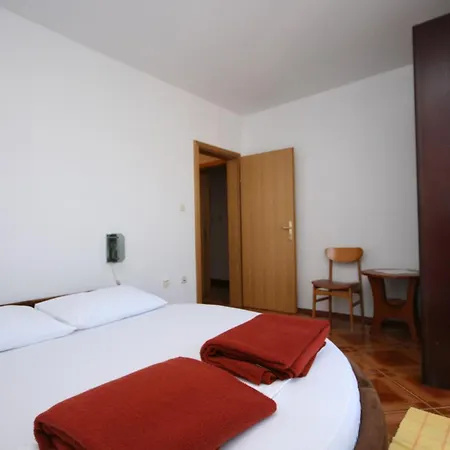 Apartments And Rooms By The Sea Pag - 6311 Guest house