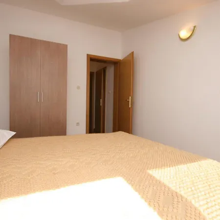 And By The Sea Pag - 6311 Affittacamere 3*