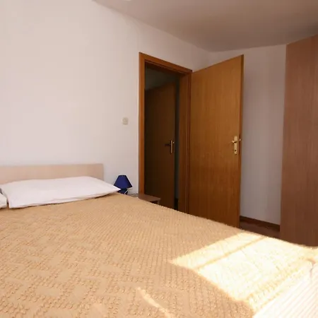 Apartments And Rooms By The Sea Pag - 6311 Guest house