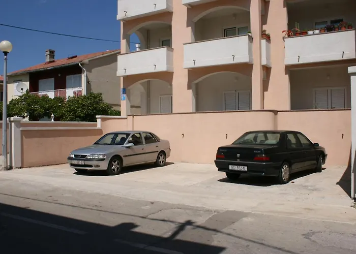 Apartments And Rooms By The Sea Pag - 6311 Πανσιόν 3*