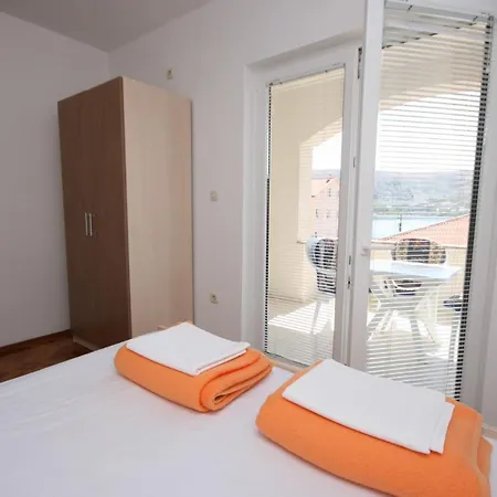 Guest house Apartments And Rooms By The Sea Pag - 6311 Pag Town