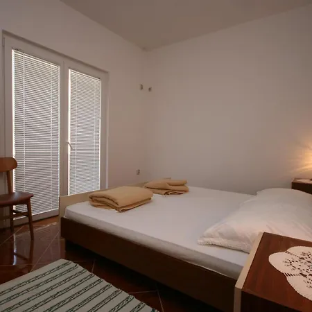 Apartments And Rooms By The Sea Pag - 6311 Guest house